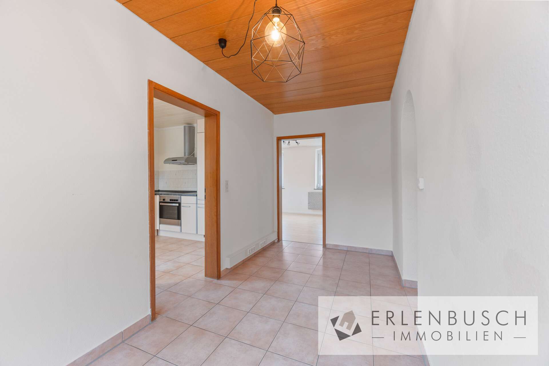 Immobilie in Remshalden - Vielseitig nutzbare 3-Zimmer-Wohnung mit Balkon und Einzelgarage - Bild 5