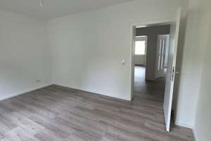 Frisch sanierte zwei Zimmer Wohung mit modernem Badezimmer ! – Alsenstraße 15, 42103 Elberfeld, Wuppertal – Vorschaubild 4