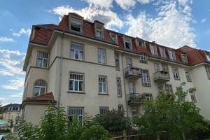 * schöne 3 -Zimmer-Wohnung im Mansardgeschoss in zentraler Lage *