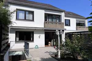 Hofheim-Marxheim - Familienfreundliches Reihenhaus mit sonnigem Garten und Ausbaupotenzial ! – Frankfurter Straße x, 65719 Hofheim am Taunus – Vorschaubild 1