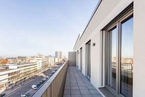 Lichtdurchflutetes Penthouse mit Terrassenzugang aus allen Räumen, Ankleide und en-suite-Bad – Weimarer Straße 1, 10625 Charlottenburg, Berlin – Vorschaubild 9
