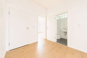 Frisch renovierte 2-RW im 1. OG* sonniger Balkon* Bad mit Dusche*  Keller* zentrale Lage* PKW-SP* – Hülßestraße 15, 1237 Reick, Dresden – Vorschaubild 15