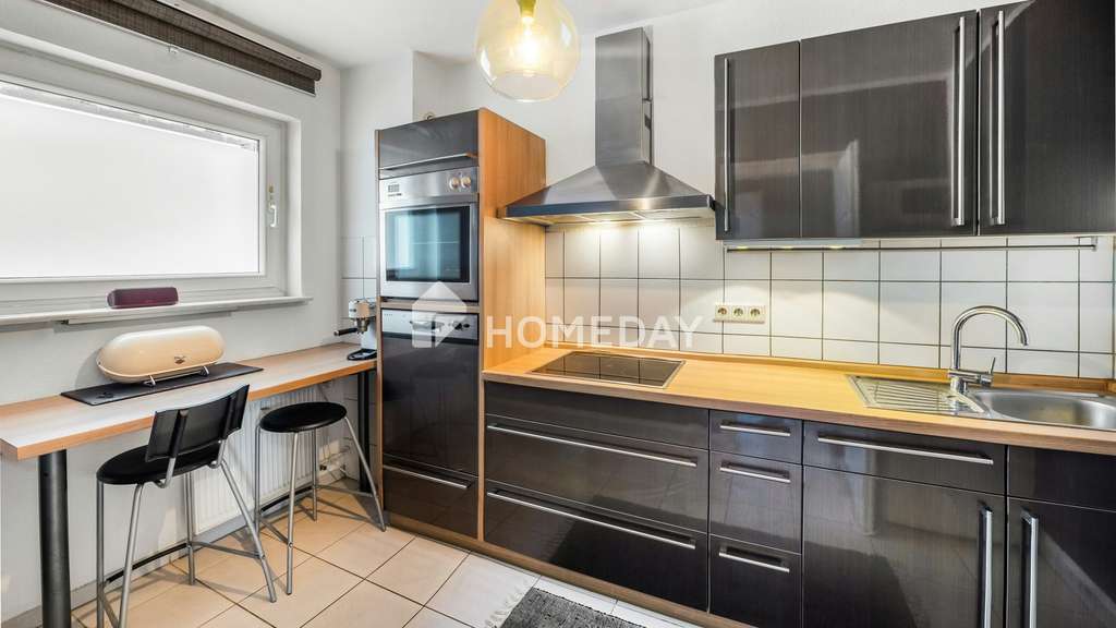 Immobilie in Leverkusen - Helle 2-Zimmer-Wohnung mit Einbauküche und Loggia mit freiem Weitblick in Leverkusen-Wiesdorf - Bild 2