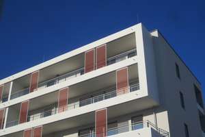 ALPEN-WEITBLICK! Moderne DG-Wohnung, WG-geeignet, teil-möbliert - zunächst auf 3 Jahre befristet!