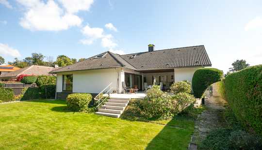 Bild von Großzügiges Familiendomizil mit Einliegerwohnung in Waldrandlage