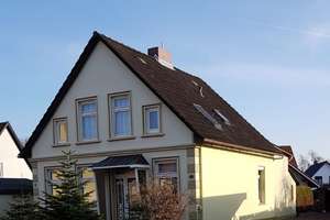 Freistehendes Einfamilienhaus mit Garage, Wintergarten und Kaufoption
