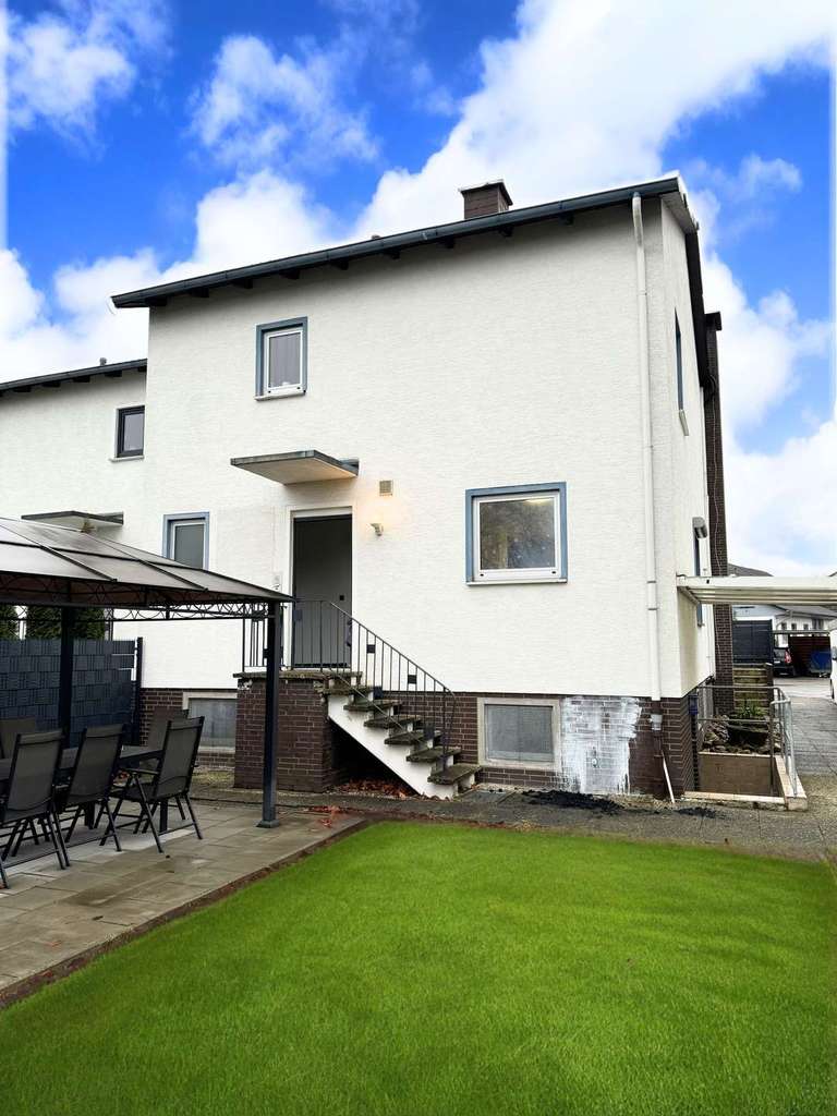 Immobilie in Emmerthal - Doppelhaushälfte mit schönem Grundstück in Ohr - Bild 0