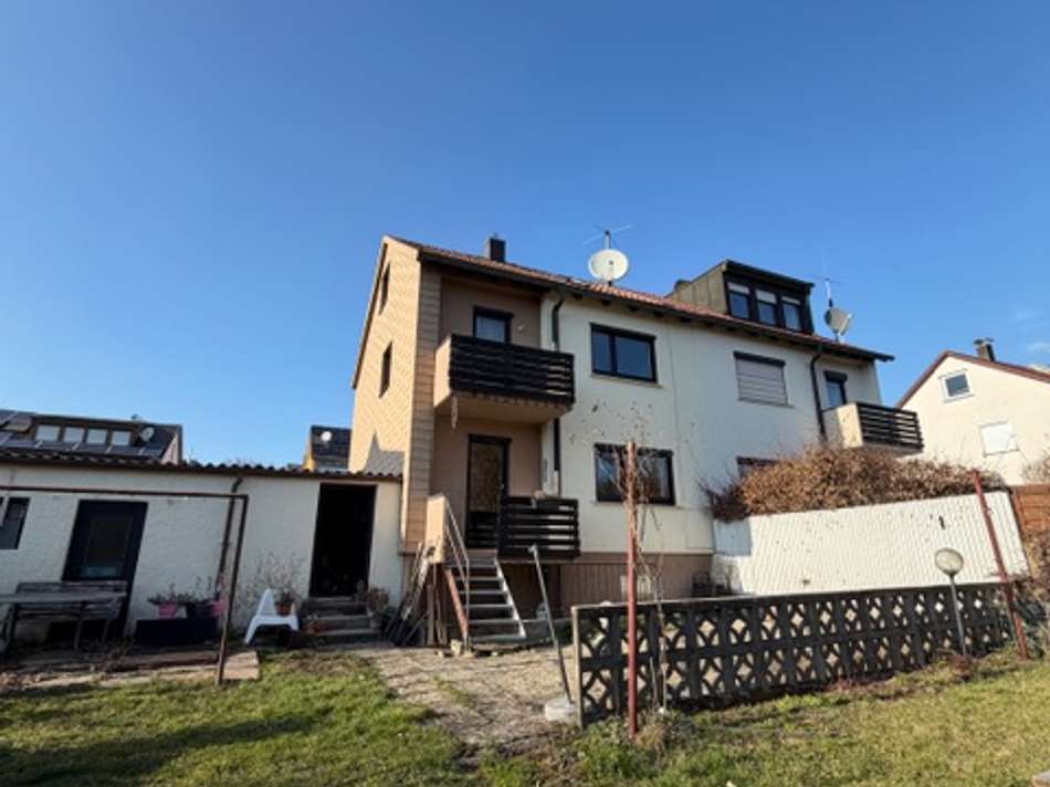 Hausrückseite m. Terrasse