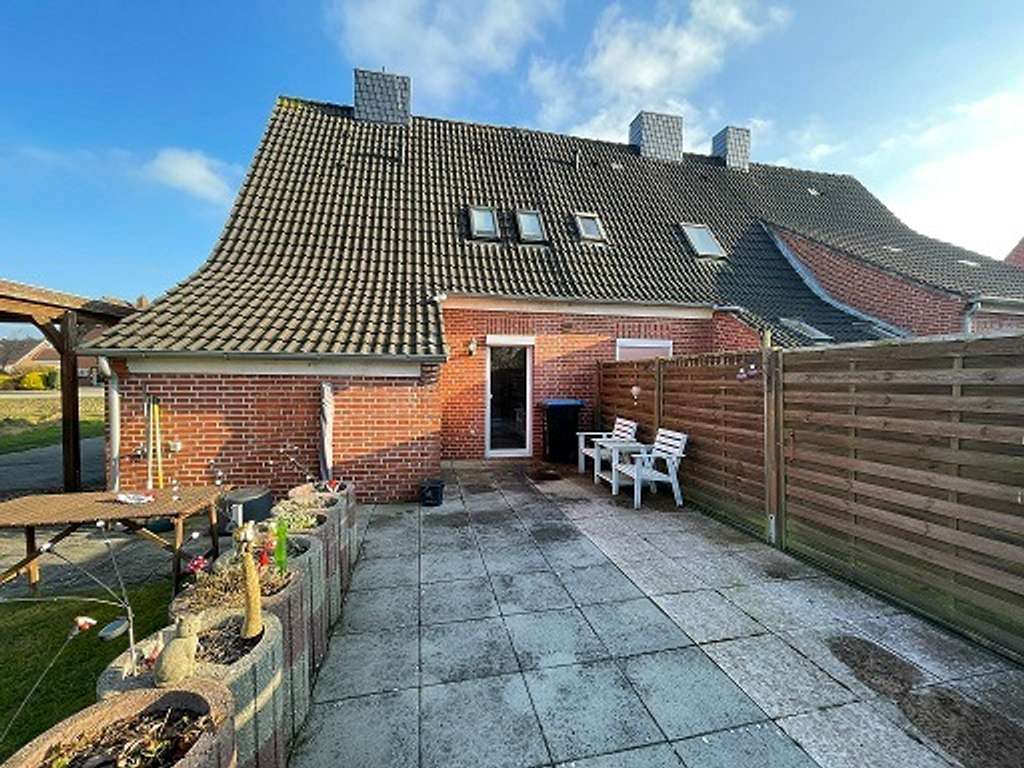 Immobilie in Moormerland - Gepflegte Doppelhaushälfte mit großem Grundstück und Entwicklungspotenzial - Bild 1