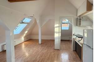 Charmante und helle 2,5-Zimmer-Dachgeschosswohnung in Augsburg-Göggingen