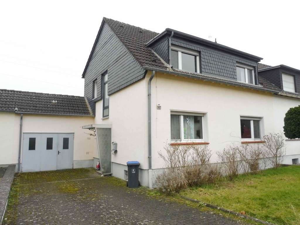 Immobilie in Brühl - Zwangsversteigerung: Einfamilienhaus mit Einliegerwohnung in Brühl-Vochem - Bild 0