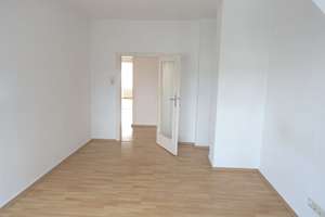 Bonn-City, attraktive 3 Zimmer-Altbauwohnung im Dachgeschoß – Die vollständige Adresse der Immobilie erhältst du vom Anbieter., 53111 Bonn-Zentrum, Bonn – Vorschaubild 3