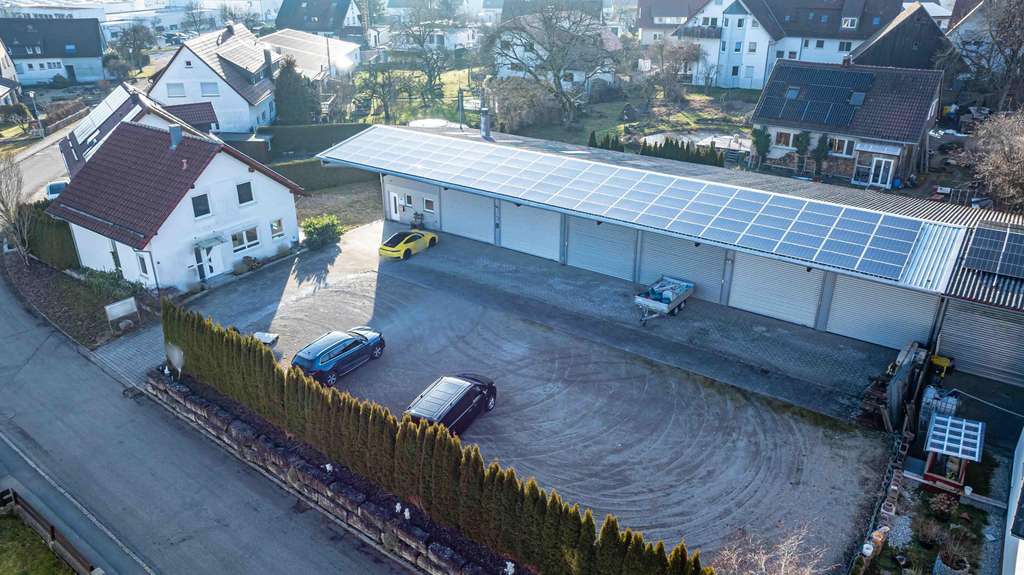 Immobilie in Kaisersbach - Einfamilienhaus mit Lagerhalle und Erweiterungsfläche - Bild 1