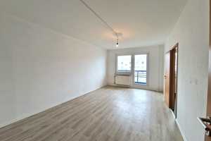 2-Zimmer-Wohnung im 5. Obergeschoss zu vermieten – Ringstraße 49, 4209 Leipzig – Vorschaubild 1