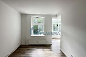 Moderne, sanierte 2- Zimmer- Wohnung mit zusätzlichem Erkerzimmer, französischem Balkon, Einbauküche – Wismarsche Straße 218, 19055 Medewege, Schwerin – Vorschaubild 2
