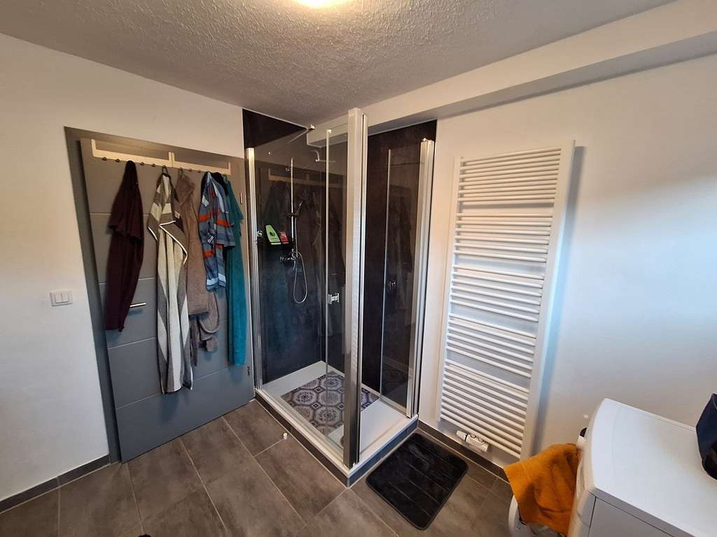 Immobilie in Regenstauf - Vermietete 4,5-Zimmer-Erdgeschosswohnung mit Terrasse und Gartenanteil in 4-Familienhaus - Bild 4