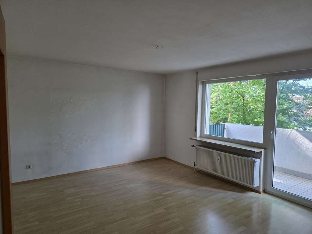 Gut geschnittene 3-ZW mit Balkon und Kfz-Stellplatz in Gerbrunn!