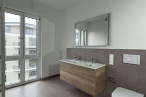 Lichtdurchflutetes 4-Zimmer-Penthouse mit großer Terrasse und Ausblick über das Rheinufer – Die vollständige Adresse der Immobilie erhältst du vom Anbieter., 55252 Mainz-Kastel, Wiesbaden – Vorschaubild 9