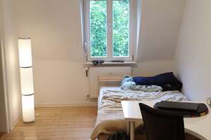 Liebevoll sanierte Altbauwohnung in gesuchter Lage in stattlichem Mehrfamilienhaus!