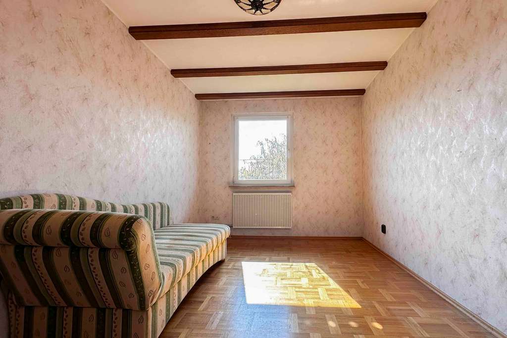 Immobilie in Hausen - Bungalow-Stil mit großzügigem Keller und Einliegerpotenzial auf sonnigem Grundstück - Bild 4