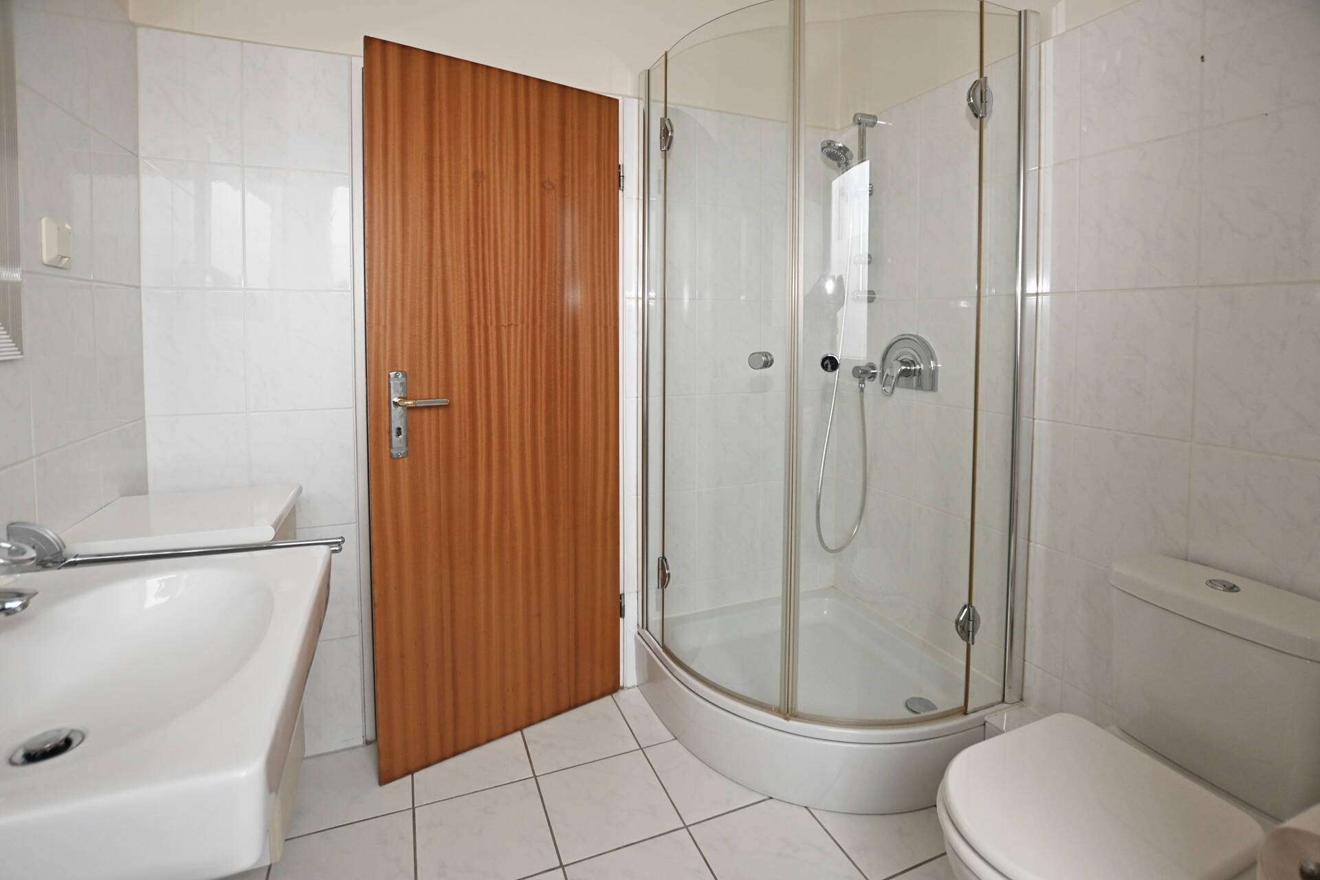 Renovierungsbedürftige Endetage in ruhiger Lage Lokstedt mit großer Dachterrasse & Tiefgarage, Hamburg – Bild 3