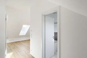 Stilvolles, neuwertiges 5-Raum-Reihenmittelhaus mit lux. Innenausstattung und EBK in München Allach – Die vollständige Adresse der Immobilie erhältst du vom Anbieter., 80999 Untermenzing, München – Vorschaubild 9