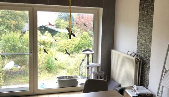 Bild von Haus mit Doppelgarage und Garten in ruhiger Wohngegend