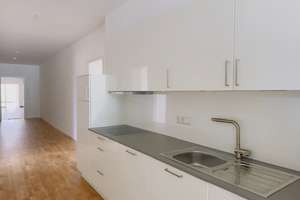 Offene Küche, 3 Zimmer, Parkett, neues Bad mit Dusche und Wanne – Mittelkamp 5a, 38642 Goslar – Vorschaubild 3