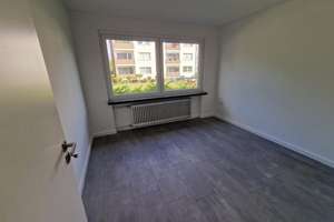 Vollständig renovierte Wohnung mit vier Zimmern und Balkon in Krefeld – Die vollständige Adresse der Immobilie erhältst du vom Anbieter., 47803 Benrad-Nord, Krefeld – Vorschaubild 9