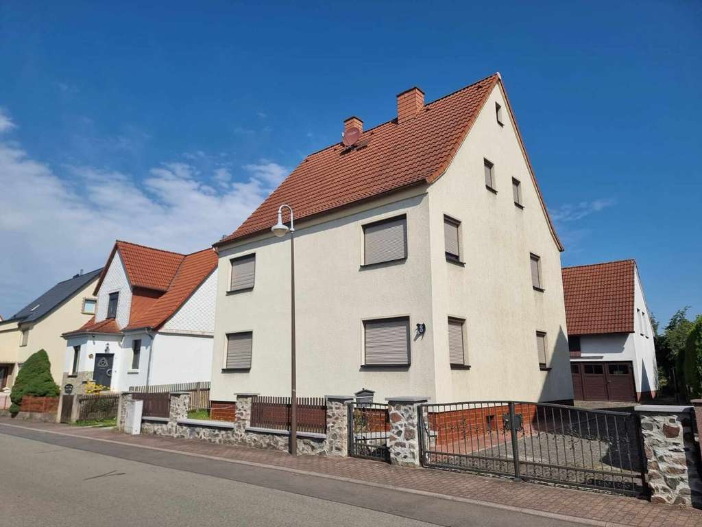 Immobilie in Breitungen/Werra - Junggebliebenes Wohnparadies für Familien + 3 Garage im Hinterhaus und Garten - Bild 2