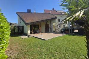 Wohnen mit mediterranem Flair: Gepflegtes Einfamilienhaus mit großem Garten, 2 Terrassen u. Garage – Bahnhofstraße 15/2, 79588 Efringen-Kirchen – Vorschaubild 1