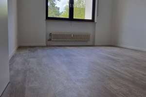 Sonnige ruhige 2,5-Zimmer Wohnung mit Balkon, Einbauküche und neuem Bad – Pretzfelder Strasse 24, 90425 Wetzendorf, Nürnberg – Vorschaubild 3