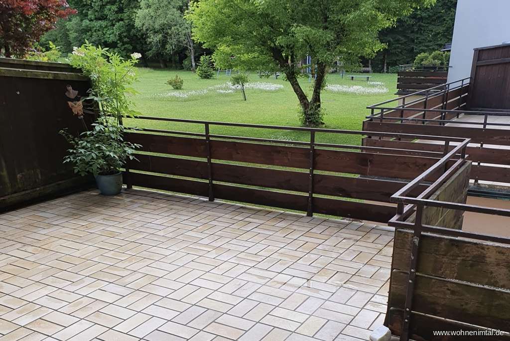 Immobilie in Miesbach - Wohnen im Tal Immobilien Am Stadtwald: Renovierte 3-Zi.-Terrassenwohnung in Miesbach! - Bild 1
