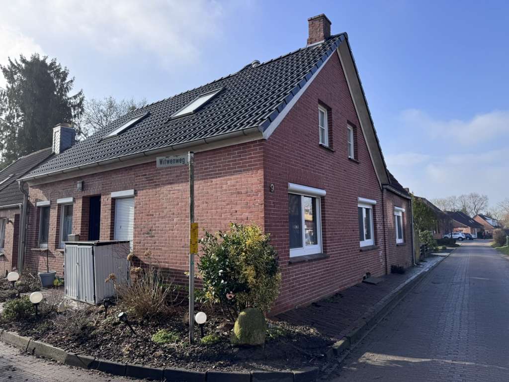 Immobilie in Hinte - Liebevoll modernisiertes Kleinod mit Wintergarten, Nebengebäude und Garagen - Bild 1