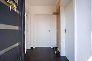 + Moderne und helle Doppelhaushälfte mit innovativer Technik in Straubing + – Die vollständige Adresse der Immobilie erhältst du vom Anbieter., 94315 Hornstorf, Straubing – Vorschaubild 7