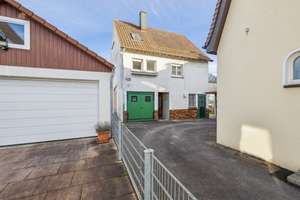 Einfamilienhaus mit Garage und großem Entwicklungspotenzial