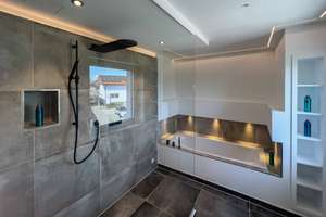Sofort bezugsfrei: Designhaus mit Energieausweis A+ , High-End-Technologie und perfektem Grundstück! – Die vollständige Adresse der Immobilie erhältst du vom Anbieter., 83052 Bruckmühl – Vorschaubild 3