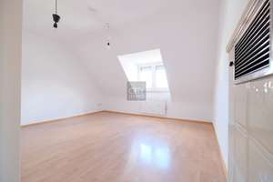 Helle 3-Zimmer-Dachwohnung mit Kachelofen, EBK und großer Dachterrasse in ruhiger Lage - Hohe Marter – Die vollständige Adresse der Immobilie erhältst du vom Anbieter., 90441 Hohe Marter, Nürnberg – Vorschaubild 3