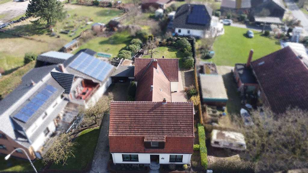 Immobilie in Ottersberg - Großzügiges Einfamilienhaus mit Nebengebäude und liebevoll angelegtem Garten zu verkaufen - Bild 3