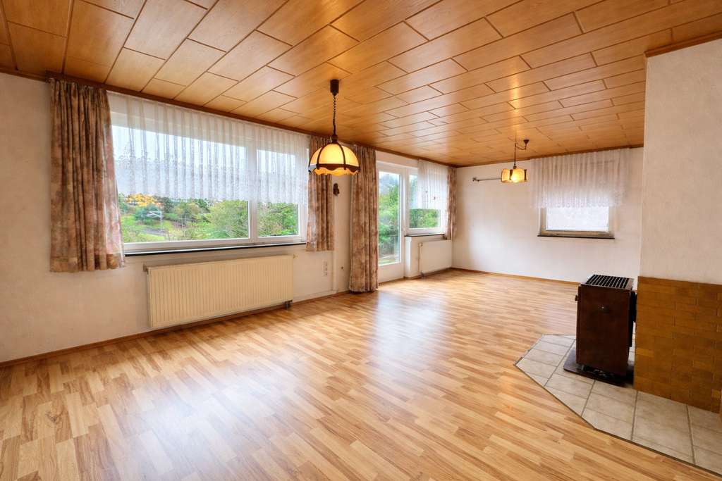 Immobilie in Forbach - Charmante Doppelhaushälfte in ruhiger Lage von Forbach im Ortsteil Gausbach mit viel Potenzial - Bild 2