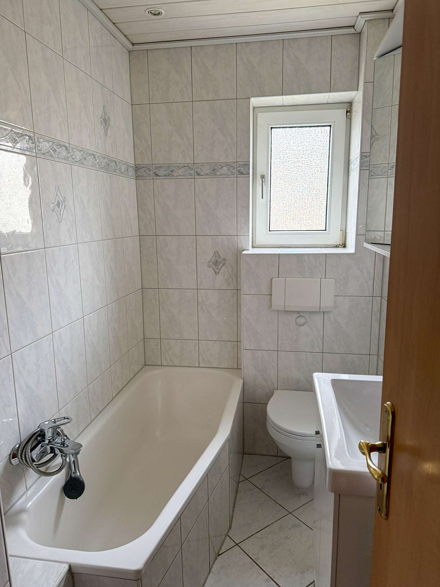 Immobilie in Kreuztal - Doppelhaushälfte in Kreuztal–Ferndorf – sonniger Garten, Garage, modernisierungsbedürftig - Bild 7