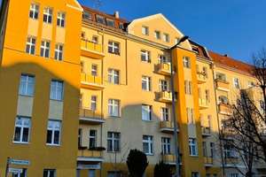 *** zu vermieten für 1 Jahr_2-Raum-Wohnung im Seitenflügel mit EBK ***