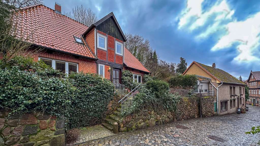 Immobilie in Lauenburg/Elbe - Familienhaus - Viel Platz in historischer Wohnlage - Bild 3