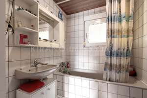 Solide Substanz in ruhiger Lage – ein Mehrfamilienhaus, das heute nur noch selten am Markt erscheint – Die vollständige Adresse der Immobilie erhältst du vom Anbieter., 63683 Ortenberg – Vorschaubild 6