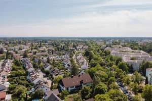 Hoch hinaus – Helles 1-Zimmer Apartment mit Fernblick in München Forstenried.