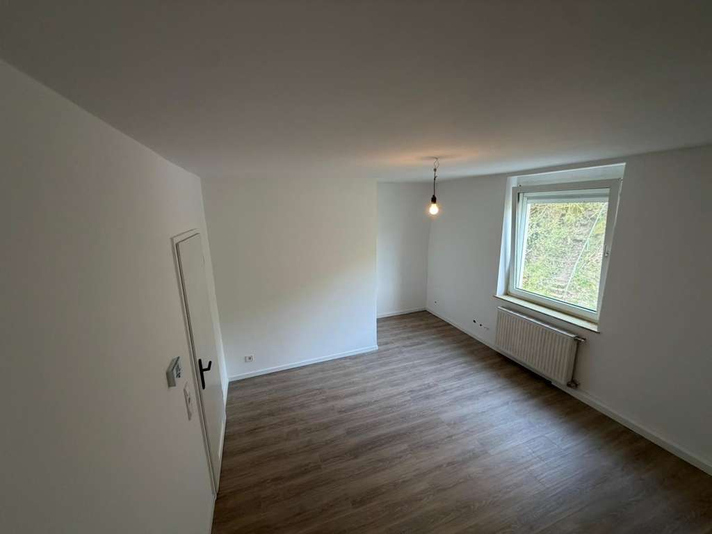 Immobilie in Altena - Modernisiertes Zweifamilienhaus mit separaten Eingängen - Bild 3
