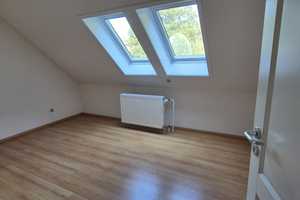 Geräumige Doppelhaushälfte mit Garten, Terrasse, Balkon und Garage in Hamburg Marmstorf  – Hamburg – Vorschaubild 13