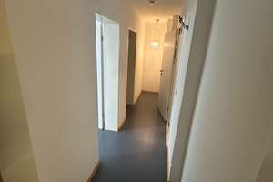 Nur für 1 Pers.  Ruhige, einfache 1-Zimmer-Keller-Wohnung mit separater Wohnküche u. großen Fenstern – Lerchenauer Str. 298, 80995 Feldmoching, München – Vorschaubild 5