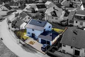 Junger Neubau | Baujahr 2022 | Wächtersberg | Energieausweis A+ | PV & Wallbox | KFW 55 | – Calw (Kreis) – Vorschaubild 1