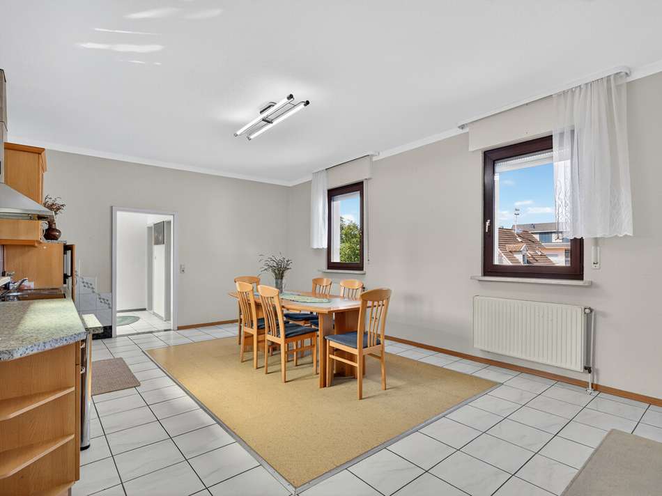 Küche und Esszimmer 1. OG